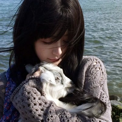 美女荒野逃亡